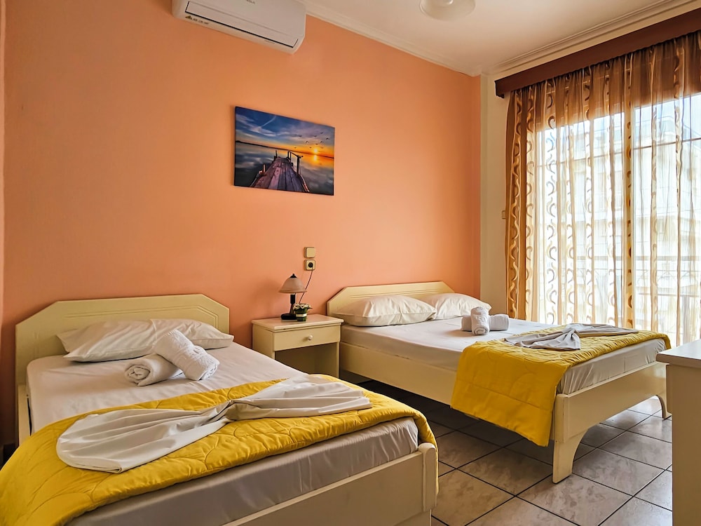 Classic Twin Room, Balcony, City View photo 1