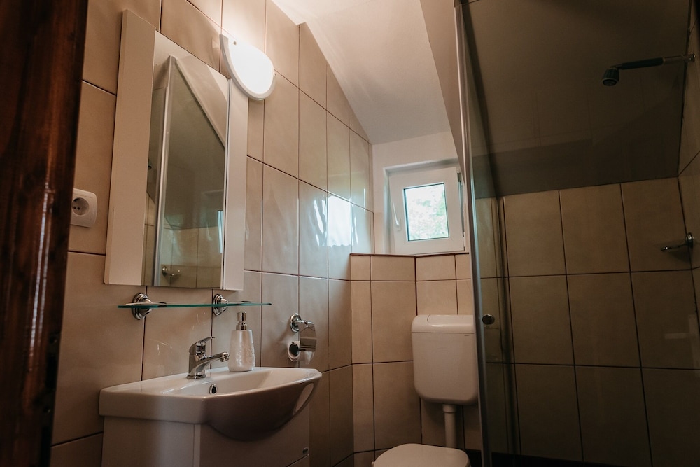 Triple Room, Private Bathroom, Garden View photo 3