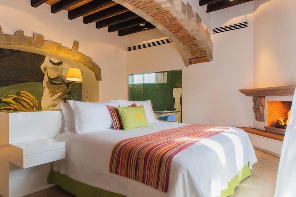 Master suite with bathtub and terrace - Photo 12