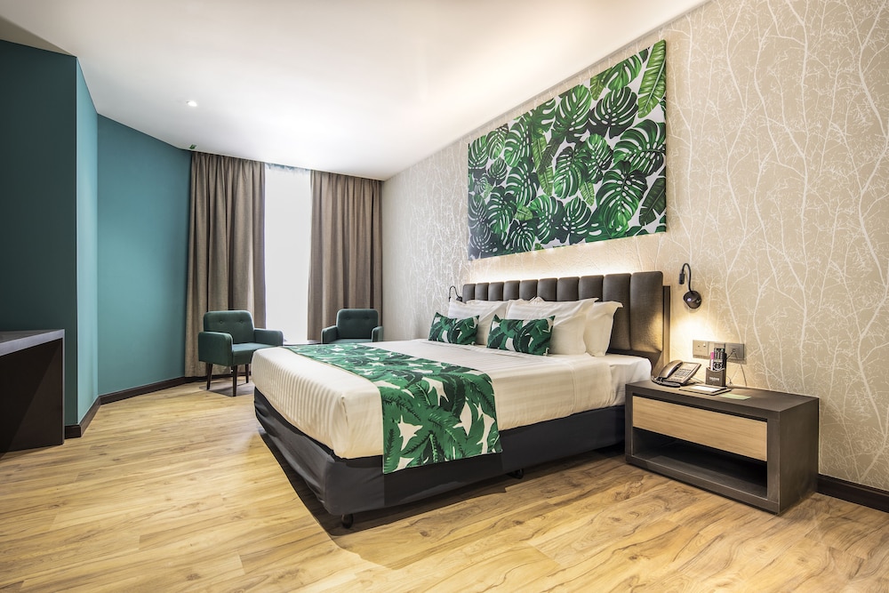 Deluxe King Room - Photo 2