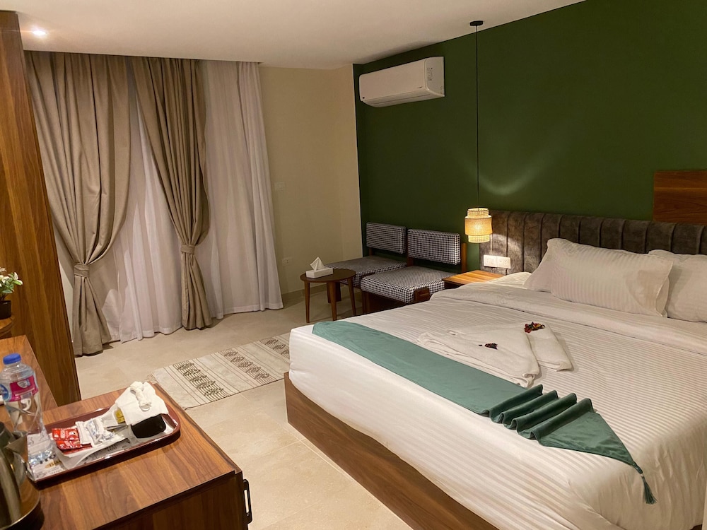 Executive King Room Panoramic Pyramids View & Balcony