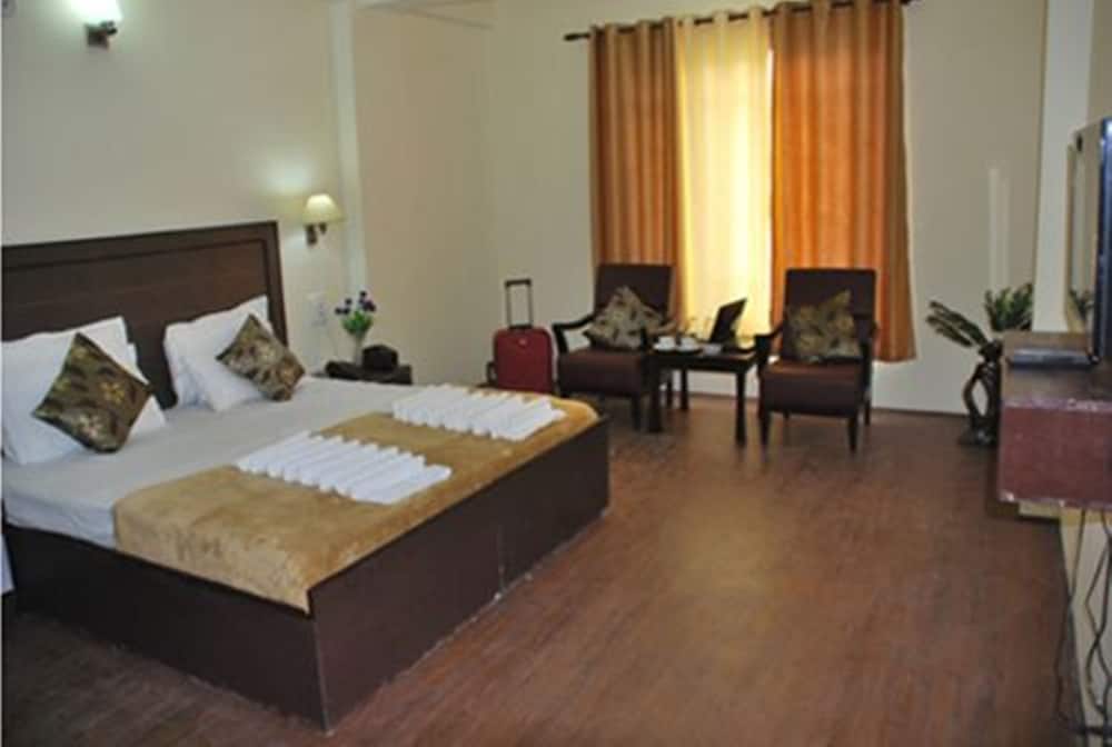 Deluxe Duplex, 1 Double Bed, Smoking photo 1