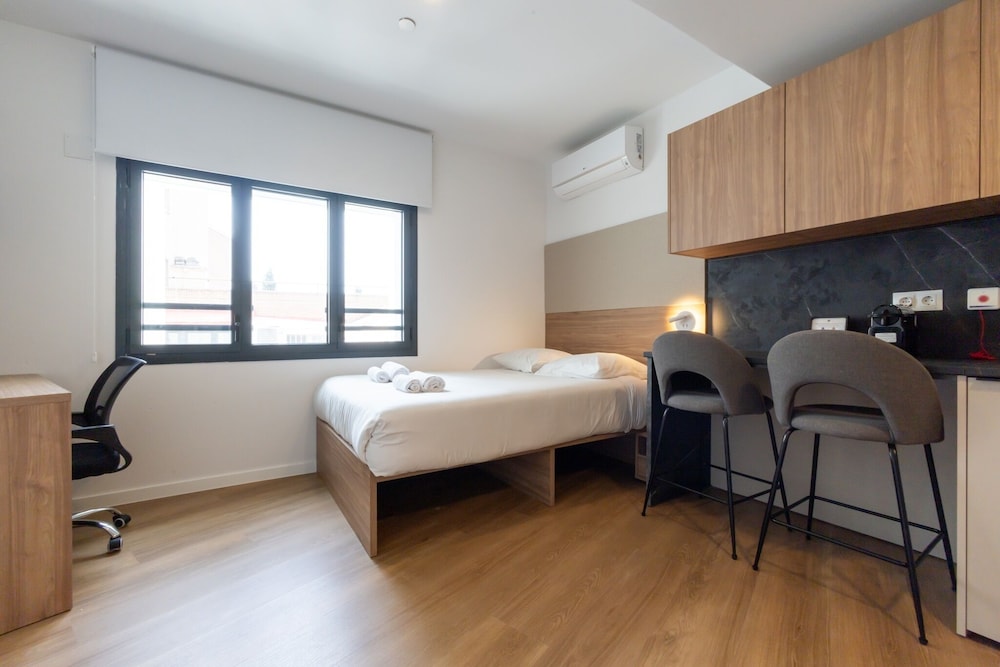 Standard Studio, Accessible, Private Bathroom (Accessible) photo 2