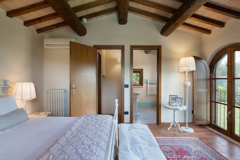 Villa photo 1