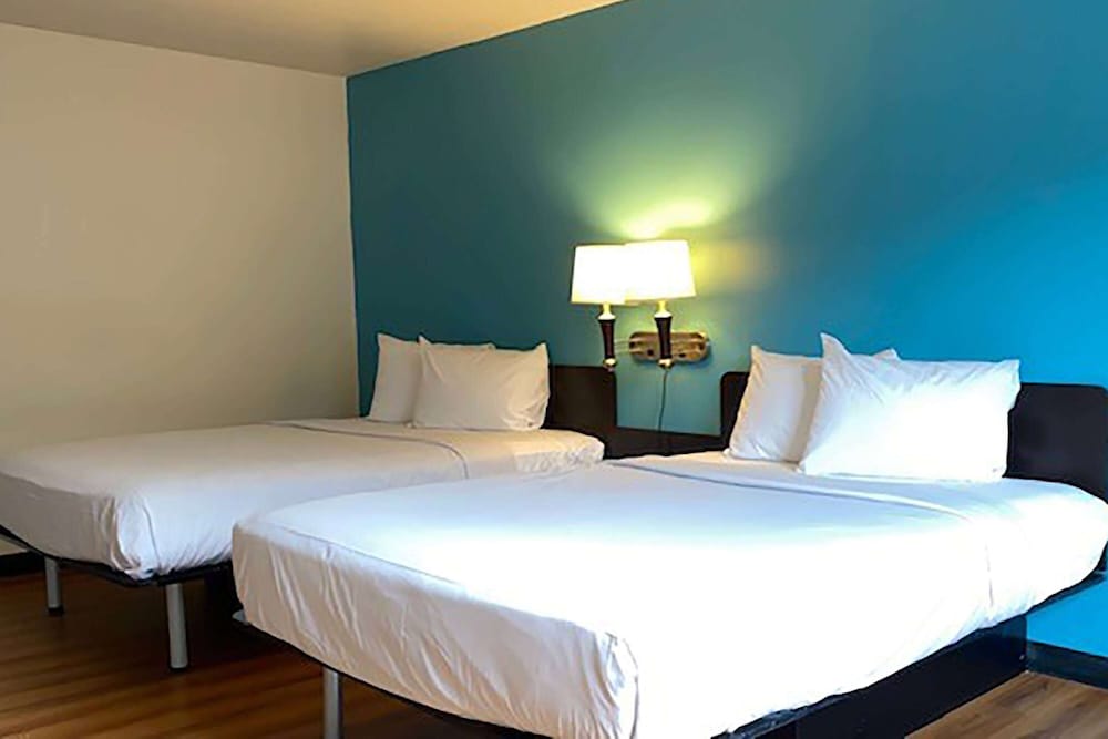 Room, 2 Queen Beds, Non Smoking photo 1