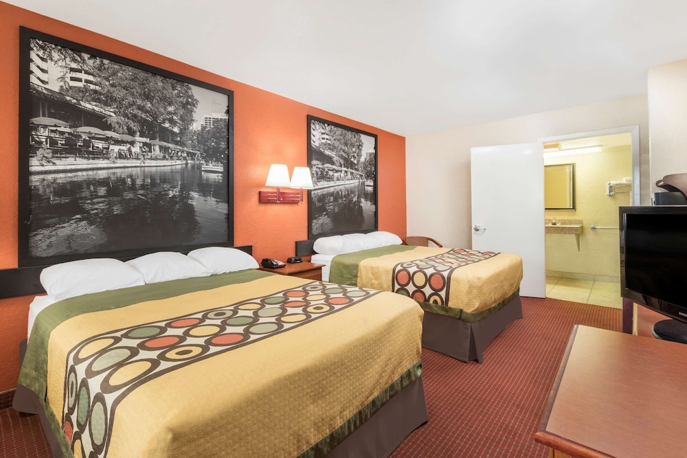 Standard Room, 2 Queen Beds, Smoking - Photo 3