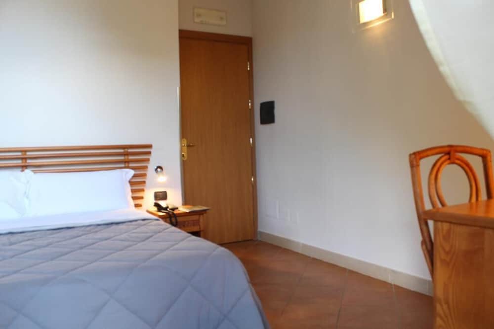 Double Room - Photo 9