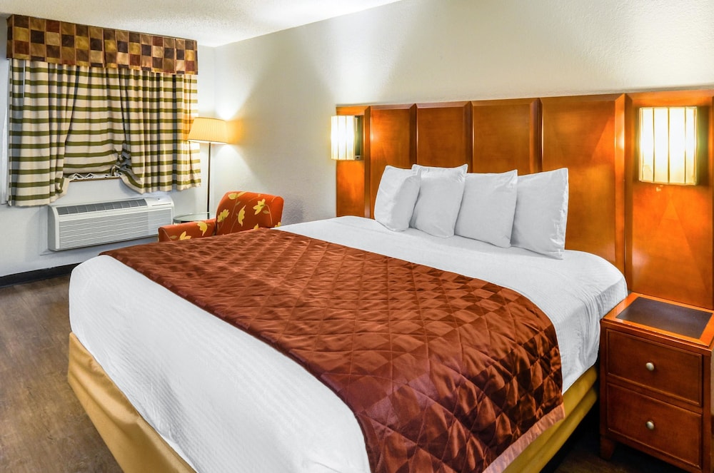 Room, 1 King Bed, Accessible, Non Smoking - Photo 7