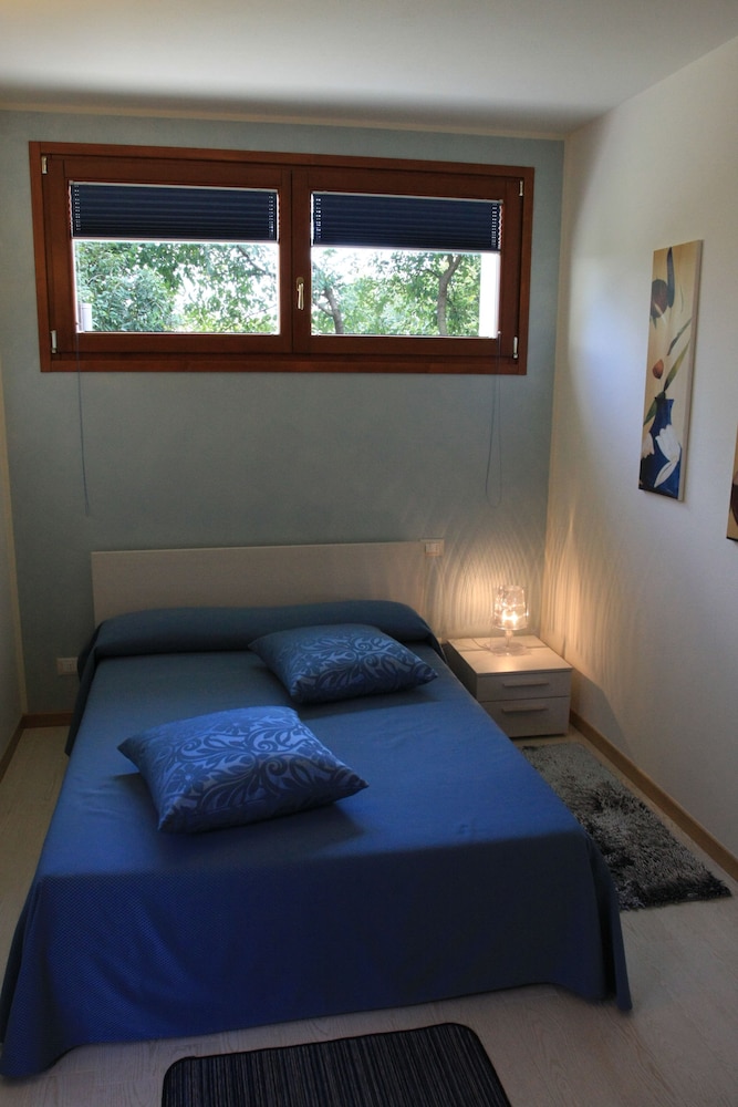 Single Room, Private Bathroom
