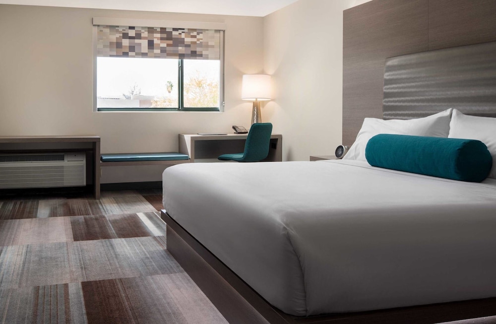 aloft, Suite, 1 King Bed, Balcony - Photo 3