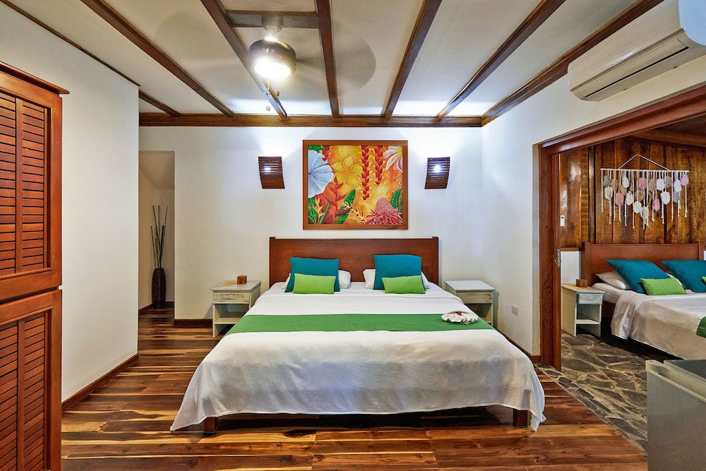 Double Room, 2 Queen Beds, Beach View photo 3