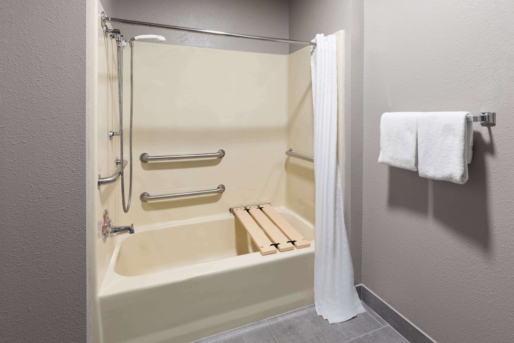 Room, 1 Double Bed, Accessible, Non Smoking (Mobility Accessible) - Photo 7