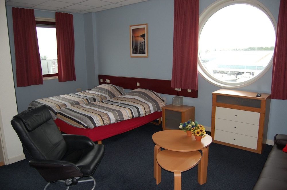 Junior Suite, 1 King Bed photo 2
