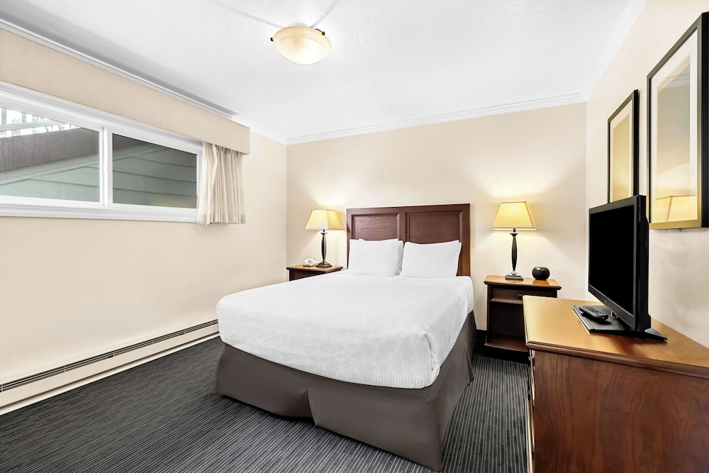 Suite, 1 Queen Bed, Non Smoking, Fireplace (Living Room)