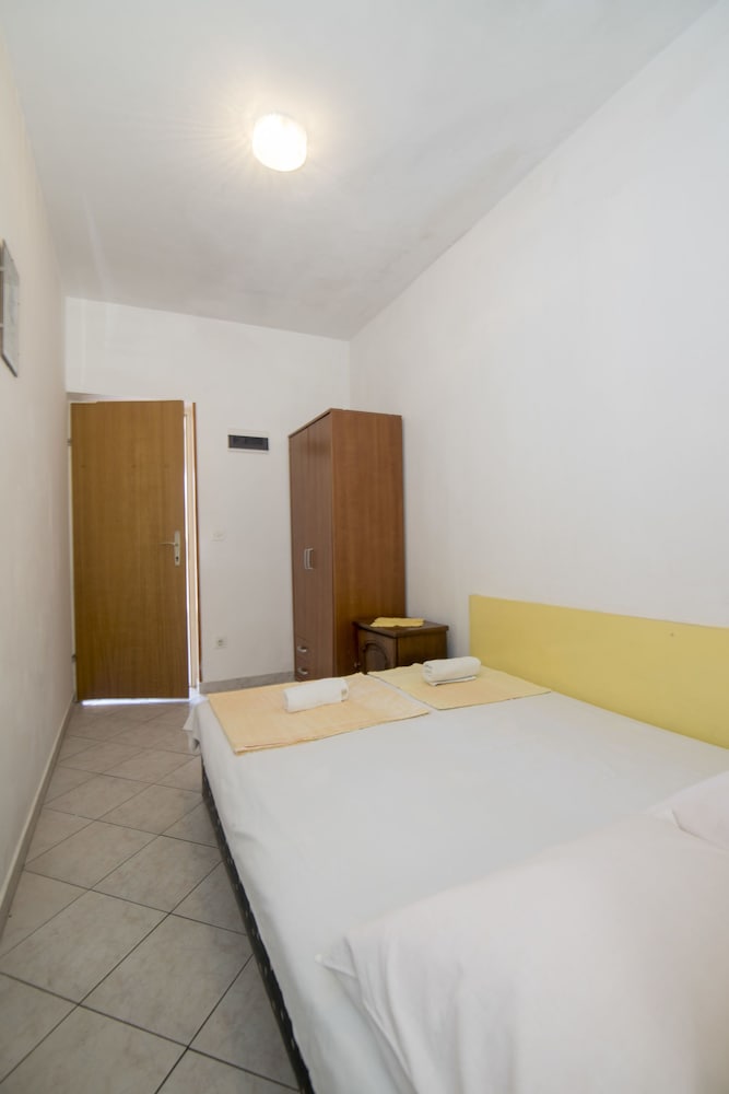 Apartment (A4)
