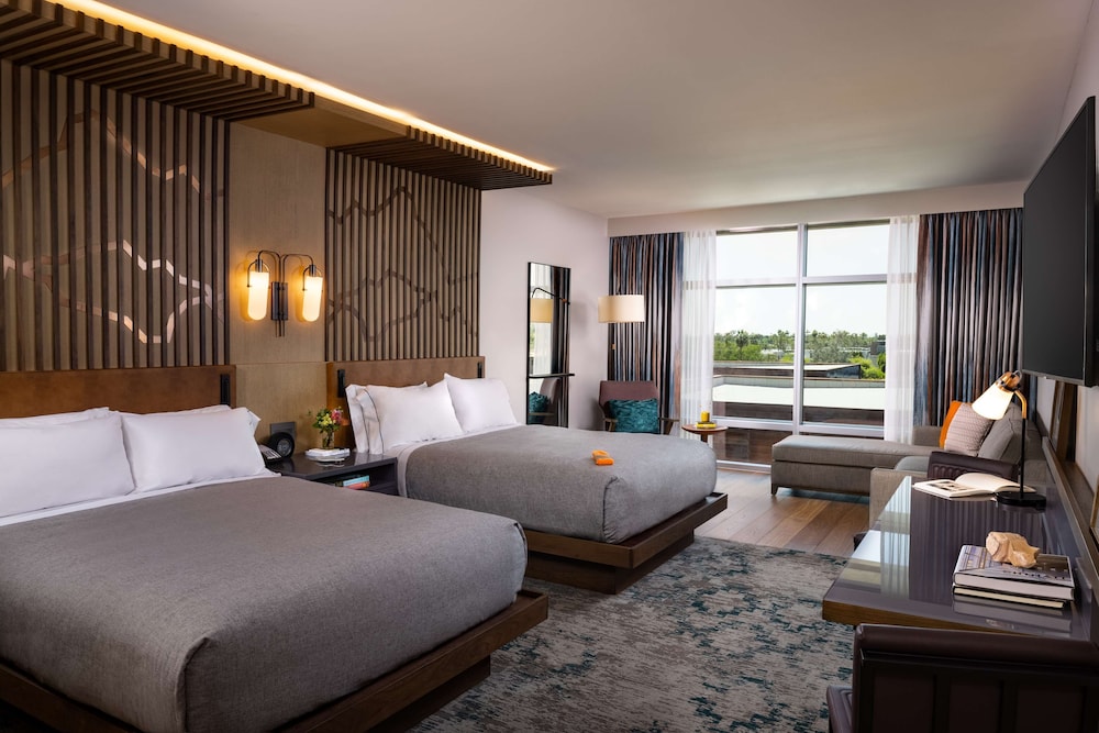 Suite, 2 Queen Beds, Accessible (Mobility & Hearing, Roll-in Shower) - Photo 3