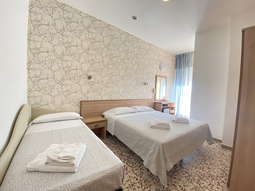 Deluxe Double or Twin Room, Air conditioning, Partial Sea View photo 3