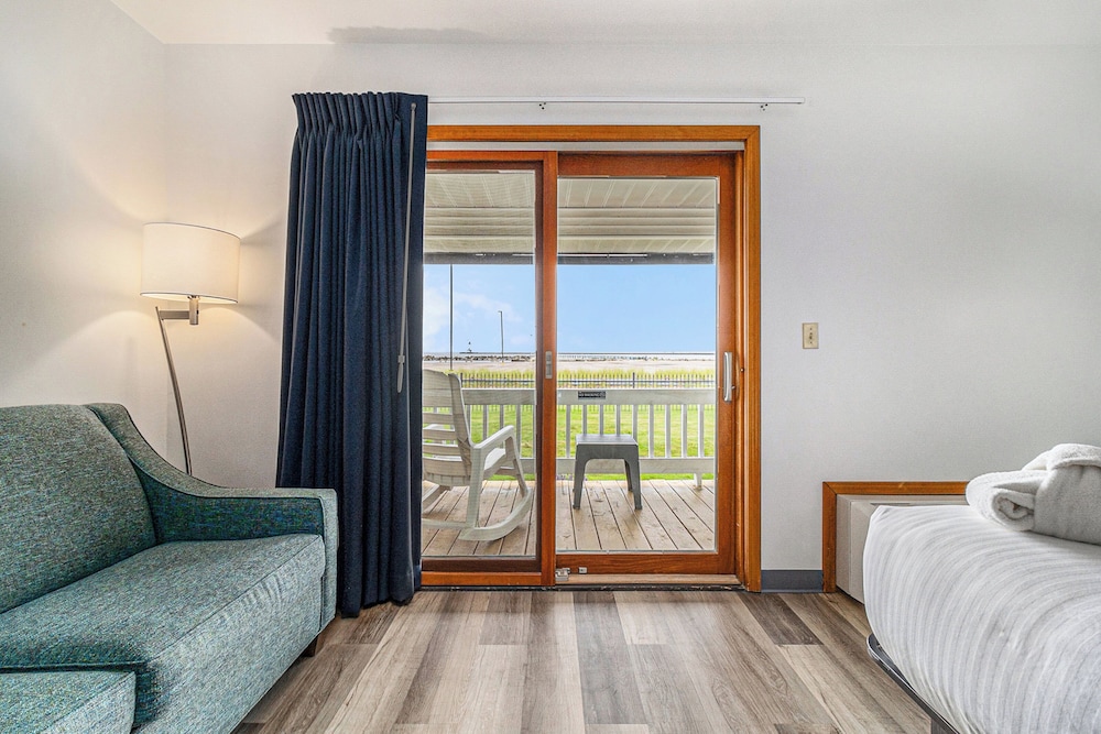 Classic Room, 1 King Bed with Sofa bed, Lake View