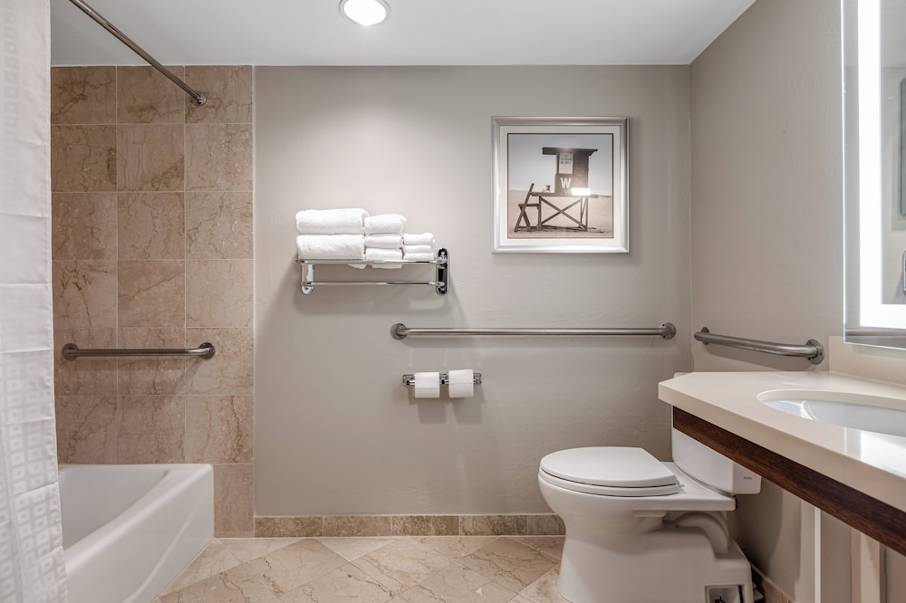 Room, 1 King Bed, Mobility Accessible, Oceanfront photo 2