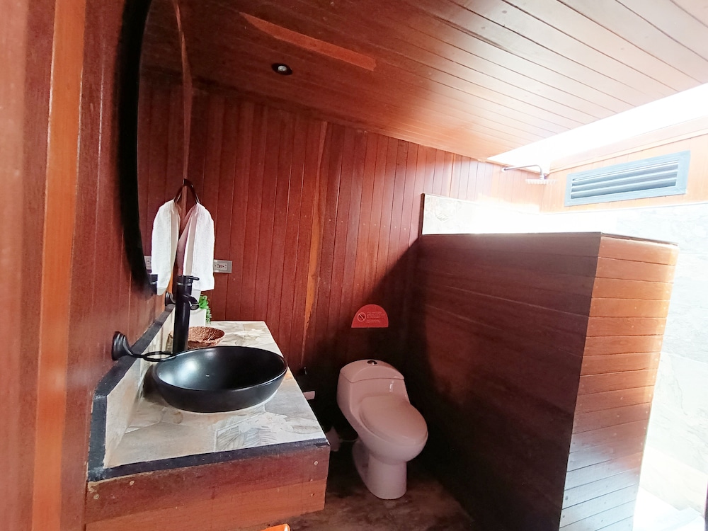 Deluxe Cabin, 1 Queen Bed, Non Smoking, Lake View photo 3