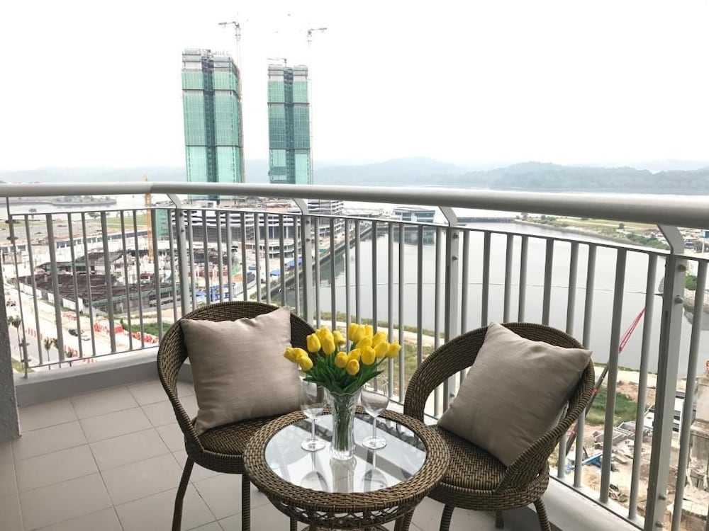 Classic Apartment, 2 Bedrooms, Sea View photo 3