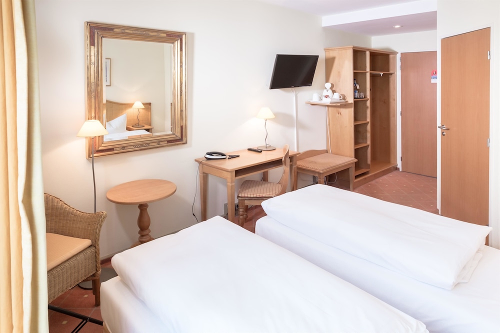 Standard Room, 2 Twin Beds photo 2