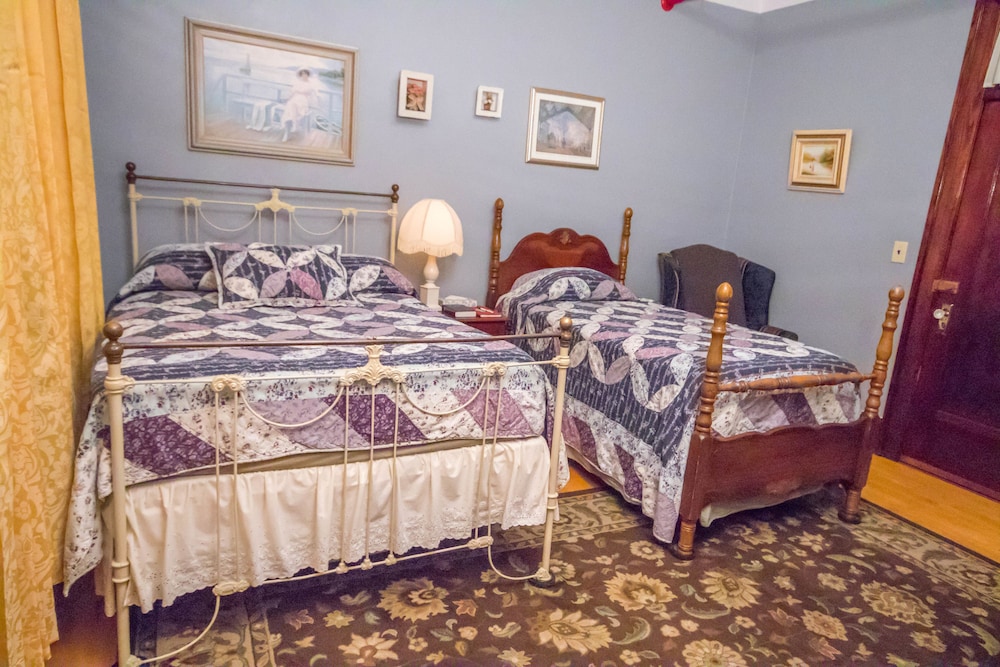 Family Suite, 2 Bedrooms, Private Bathroom (King Two Bedroom Suite) photo 1