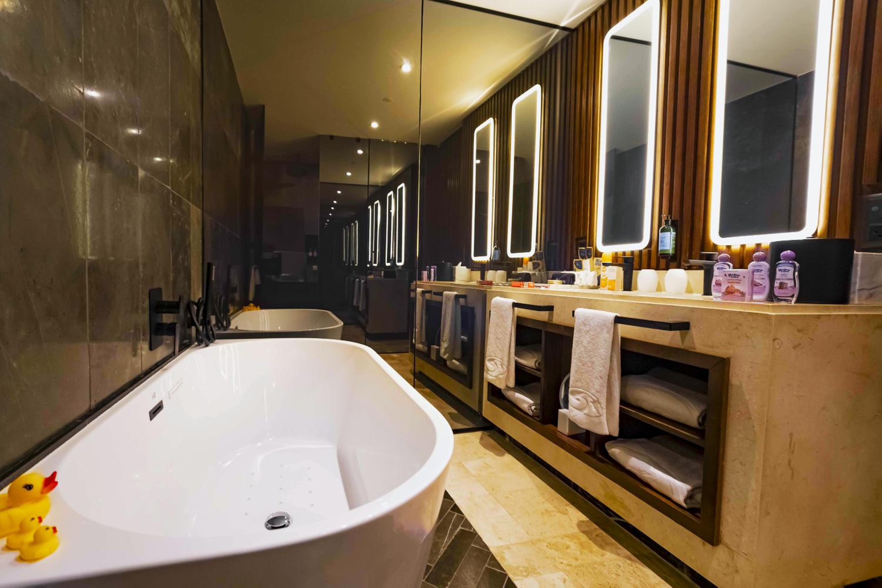 Family Selection Junior Suite Swim up Beachfront