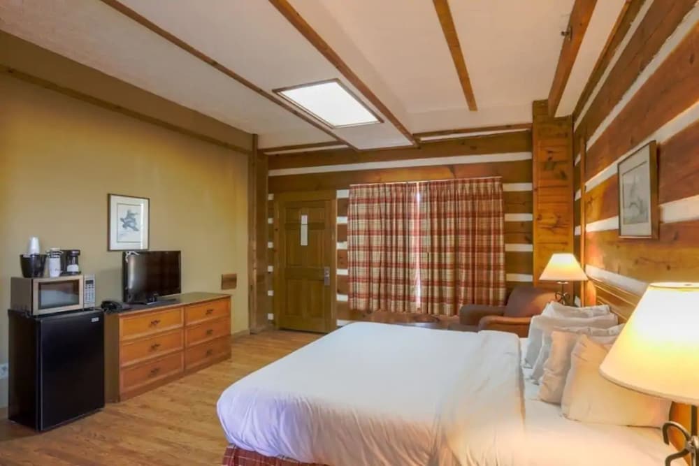 King Suite with Jacuzzi - Photo 1