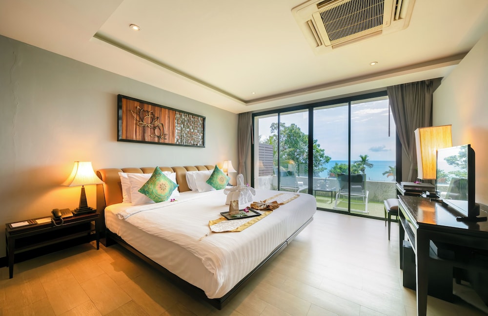 Deluxe Ocean View - Photo 6