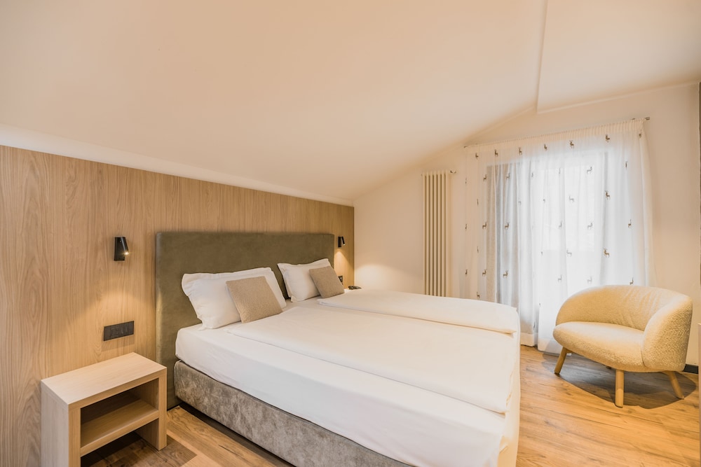 Suite, Balcony