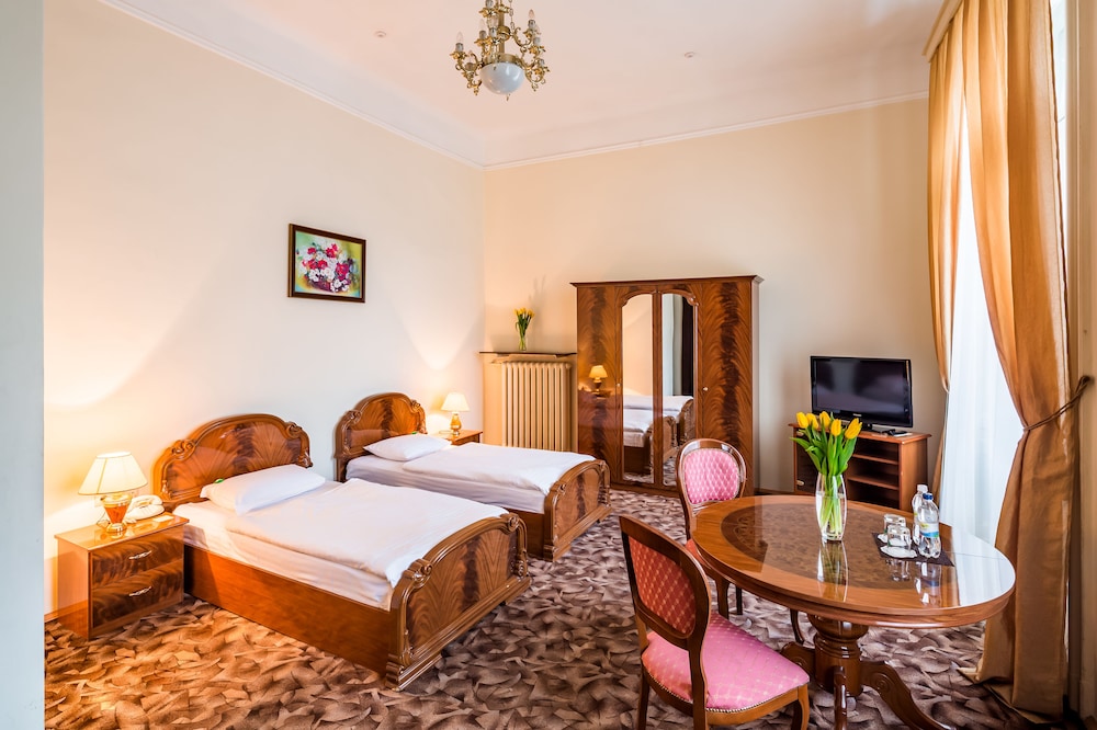 Standard Double or Twin Room - Photo 5