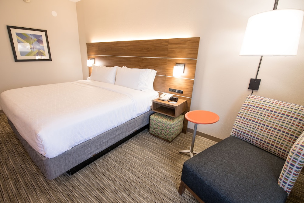Standard Room, 1 King Bed, Accessible, Non Smoking (Communications, Accessible Tub) - Photo 4
