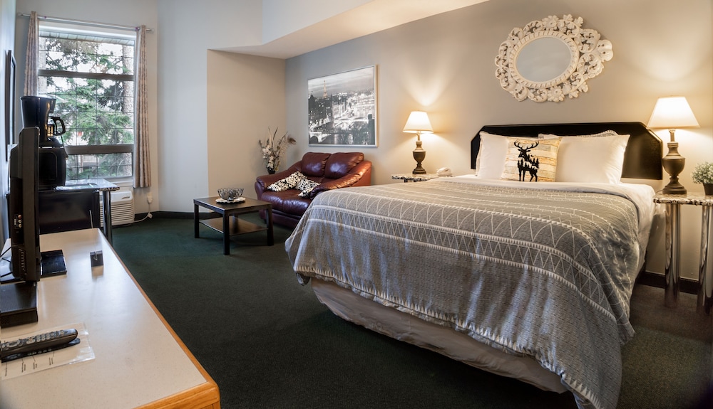 Black and White Queen Room photo 1