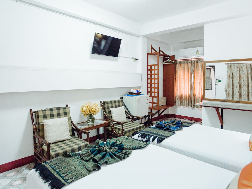 Twin Room, Private Bathroom - Photo 5