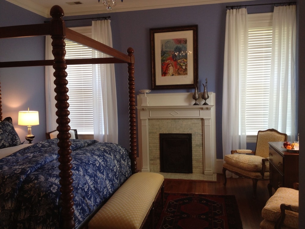 Room, 1 King Bed (General Francis Marion) photo 1