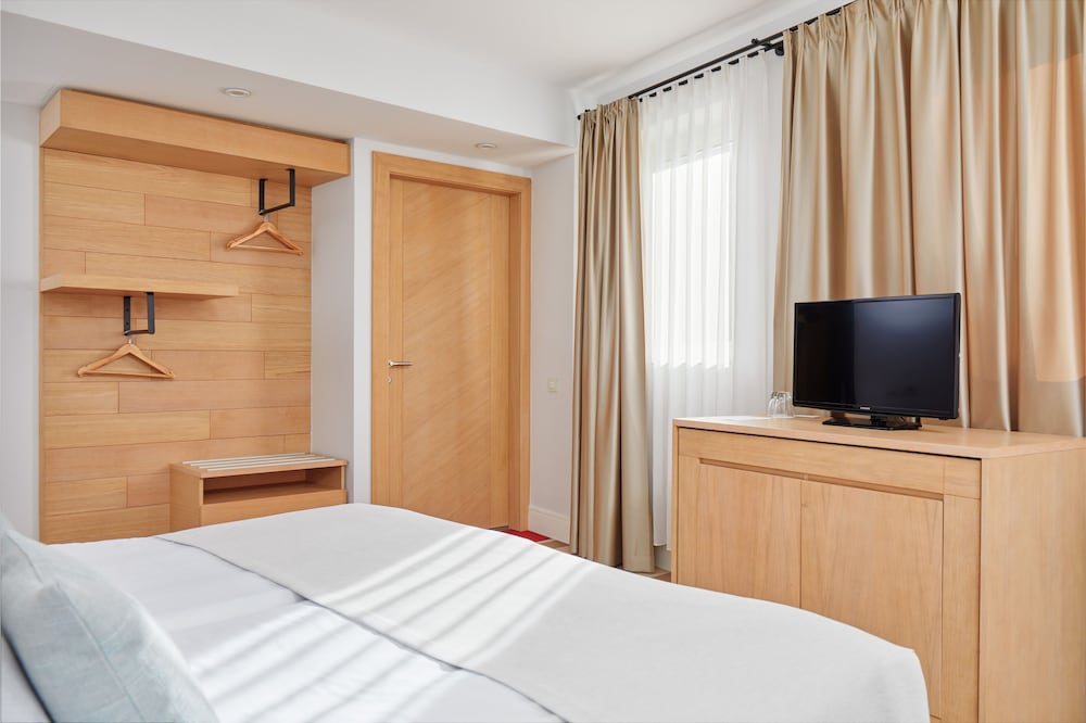 Standard Double or Twin Room, Accessible photo 2