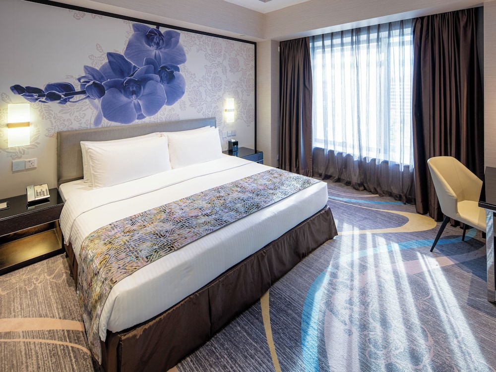 Executive Suite - Photo 1