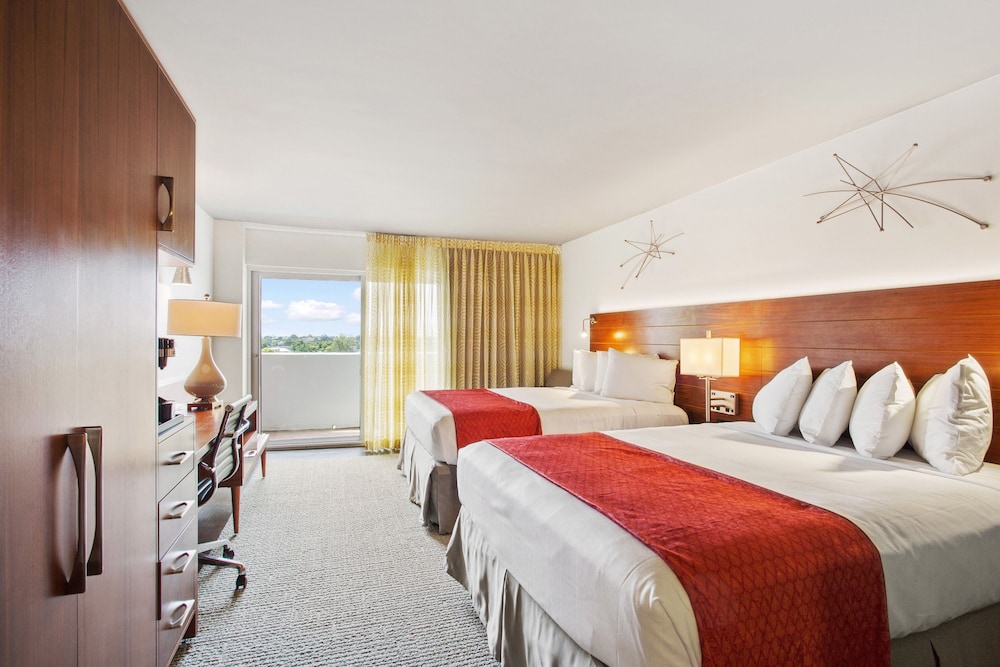 Room, 2 Queen Beds, Balcony photo 1