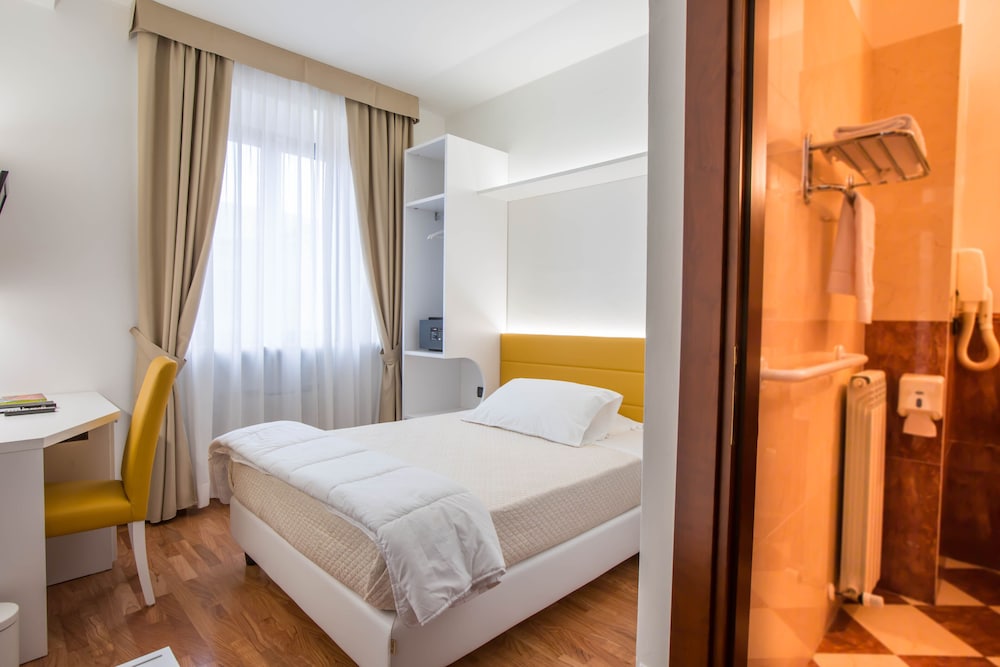 Classic Single Room, Accessible photo 3