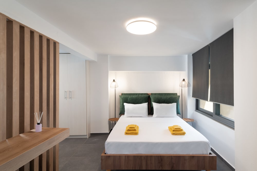 Junior Studio Suite, 1 Queen Bed with Sofa bed, Kitchenette, Sea View photo 2