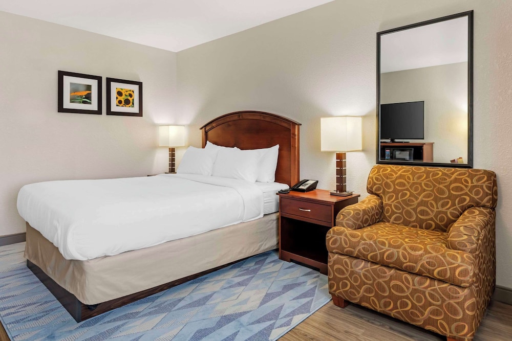 Room, 1 Queen Bed, Accessible, Non Smoking - Photo 2