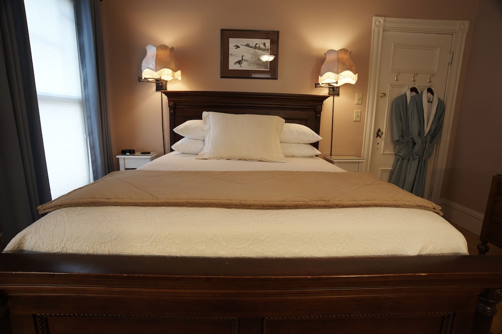 Standard Room, 1 Queen Bed, Non Smoking, Garden View