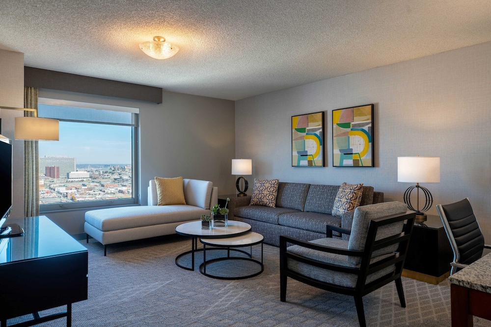 Executive Suite, 1 Bedroom, Corner - Photo 1