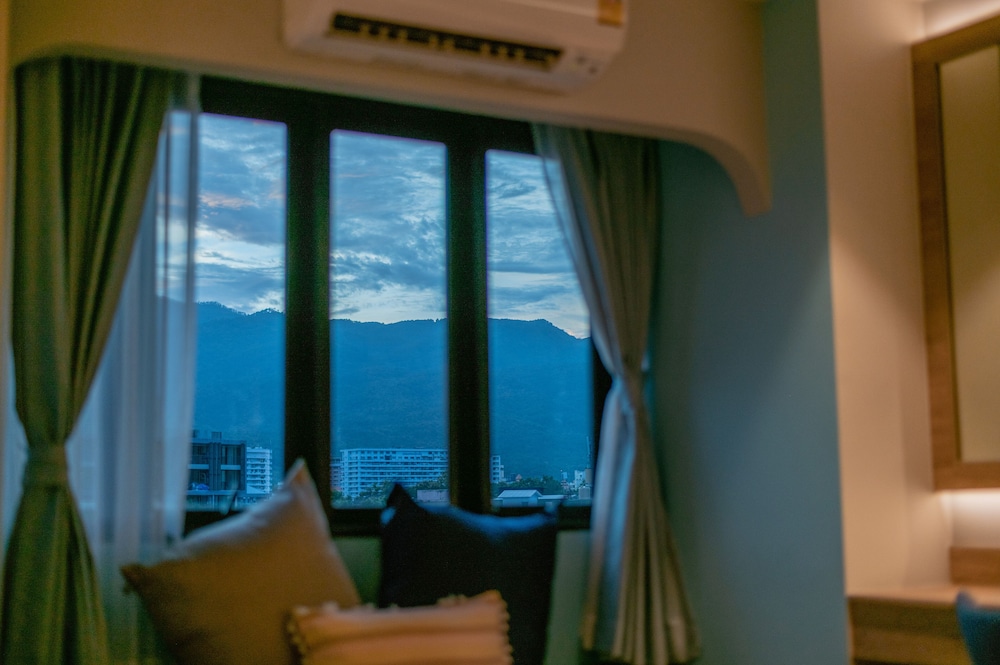 Luxury Honeymoon Suite with Jacuzzi - Photo 13