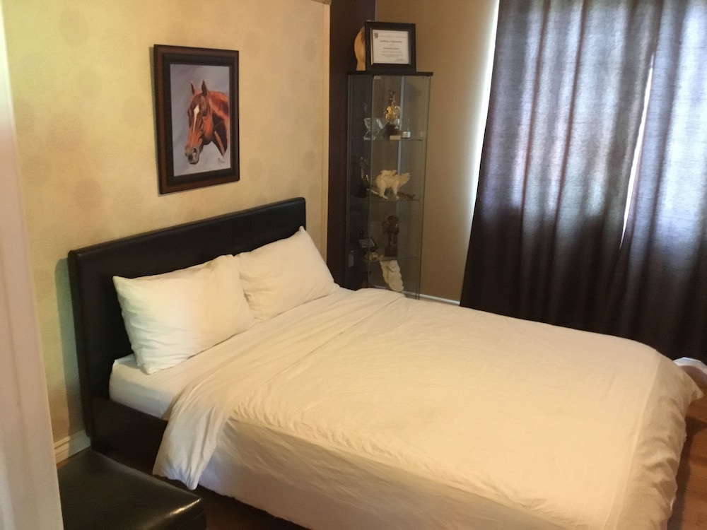 Standard Room, 1 Queen Bed photo 3