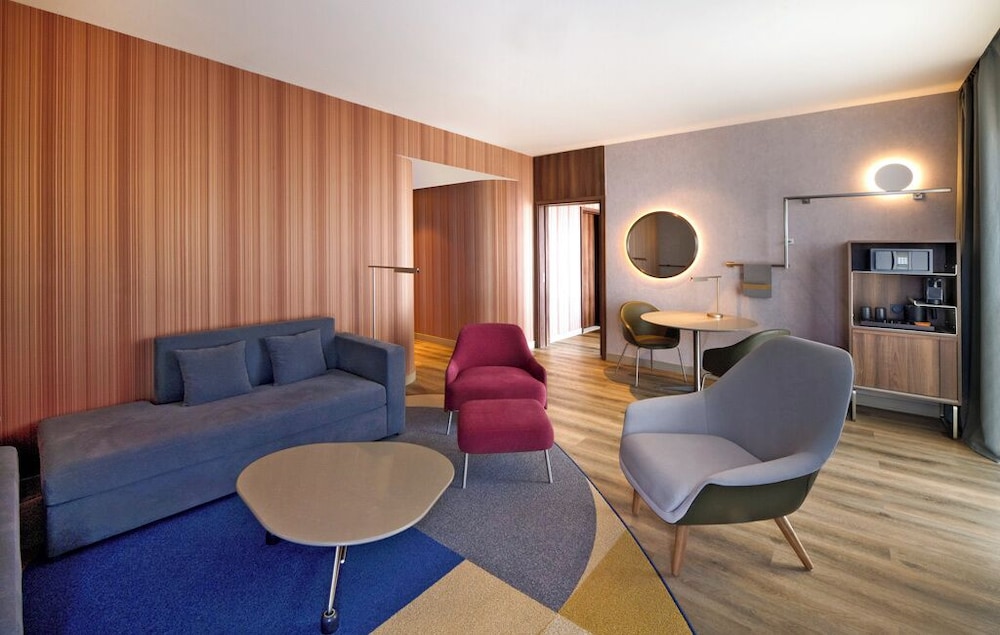 Suite, 1 Double Bed, River View - Photo 11
