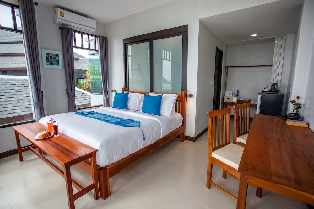 Family Villa with Sea View photo 3