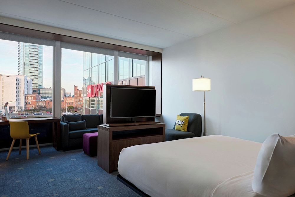 aloft, Room, 1 King Bed, Mobility Accessible, Non Smoking (Hearing Accessible, Roll-in Shower) photo 2