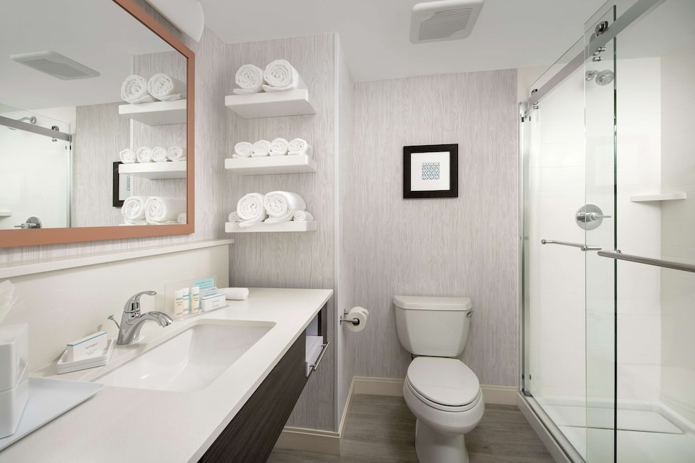 Room, 2 Queen Beds, Refrigerator & Microwave (Wet bar) - Photo 6